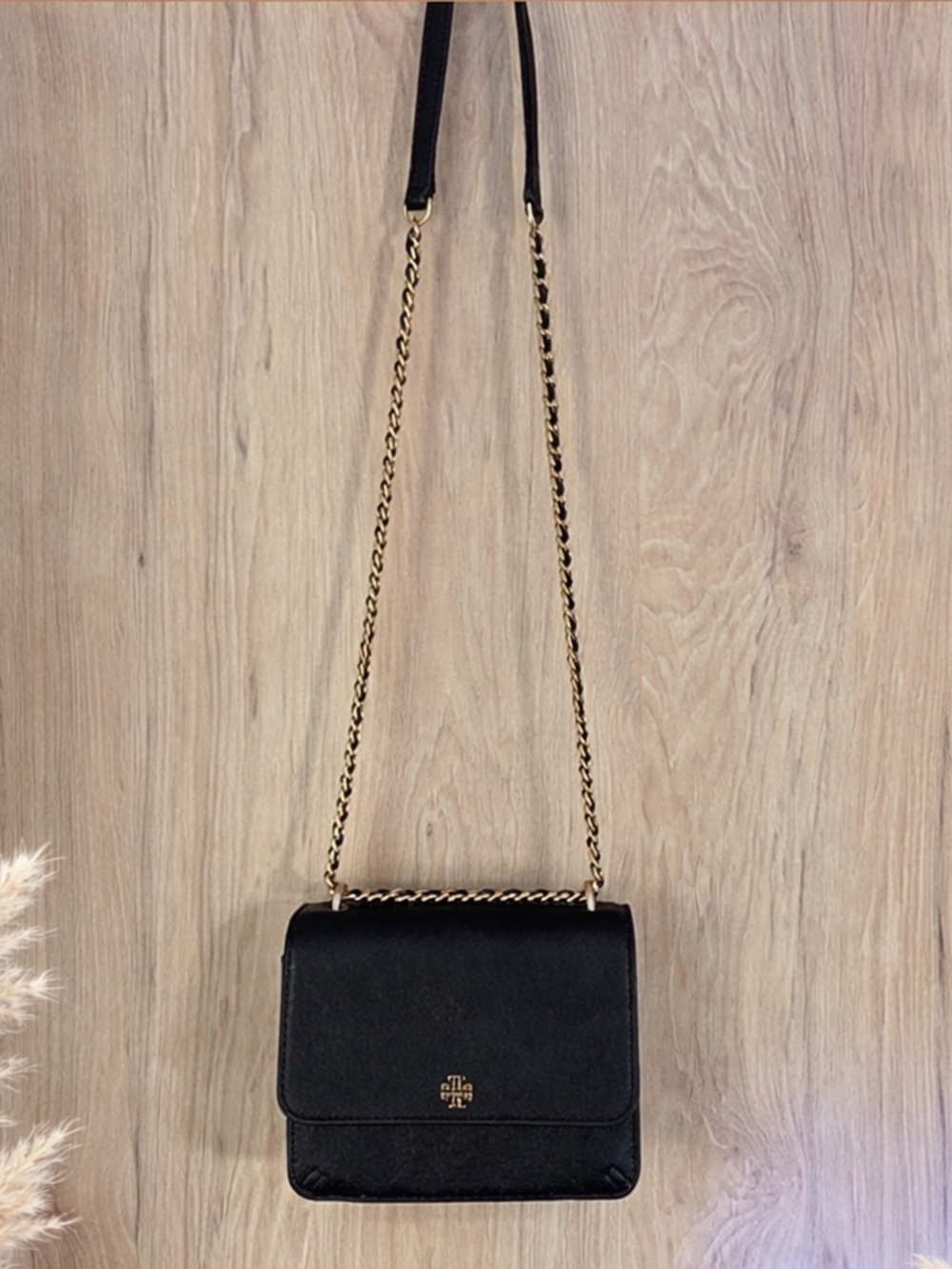Tory Burch Black Saffiano Leather Shoulder or crossbody bag in black w/Gold Logo